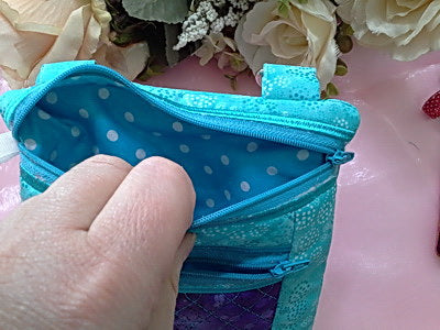 EW089 - ITH Purse With Mini Pocket