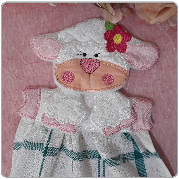 EW199 ITH Farm Animal Snap Towel Toppers