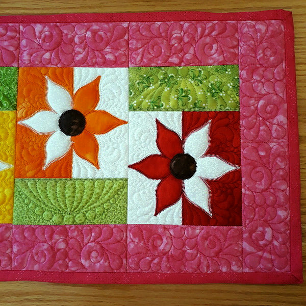 EW207 Quilted Flower Table Runner
