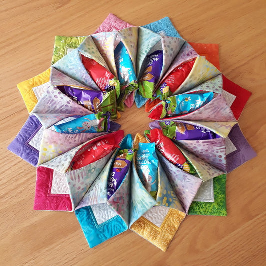 EW210  ITH Quilted Easter Centre Piece