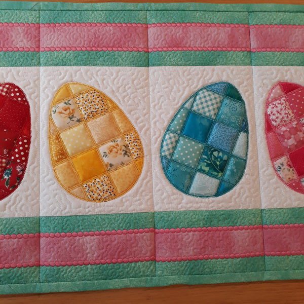 EW211 Quilted Easter Table Runner