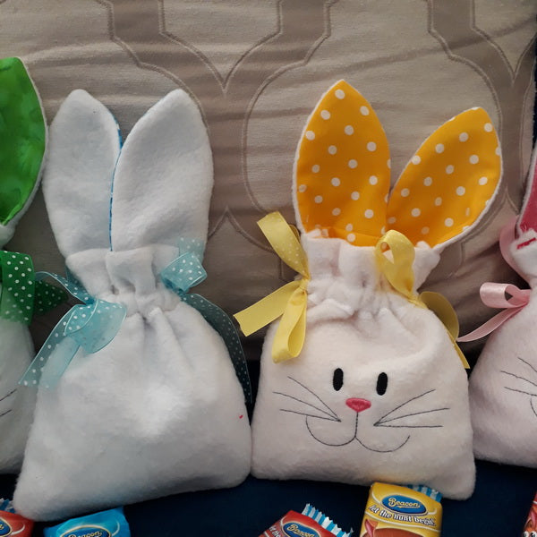 EW212 ITH Bunny Treat Bags