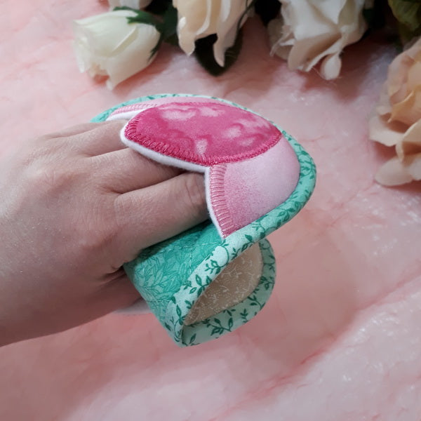 EW215 - Quilted Tulip Finger Pot Holder