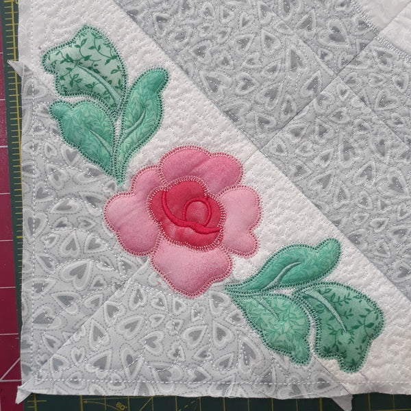 EW220 Rose Quilt