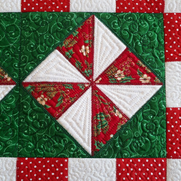 EW223 Peppermint Candy 1 Quilted Table Runner