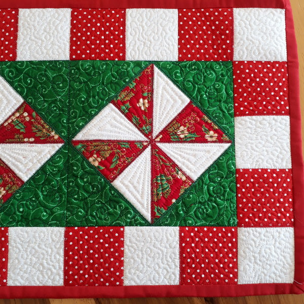 EW223 Peppermint Candy 1 Quilted Table Runner