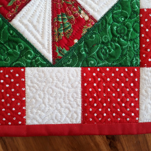 EW223 Peppermint Candy 1 Quilted Table Runner
