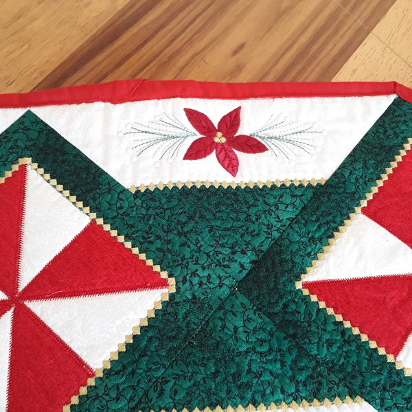 EW224 Peppermint Candy 2 Quilted Table Runner