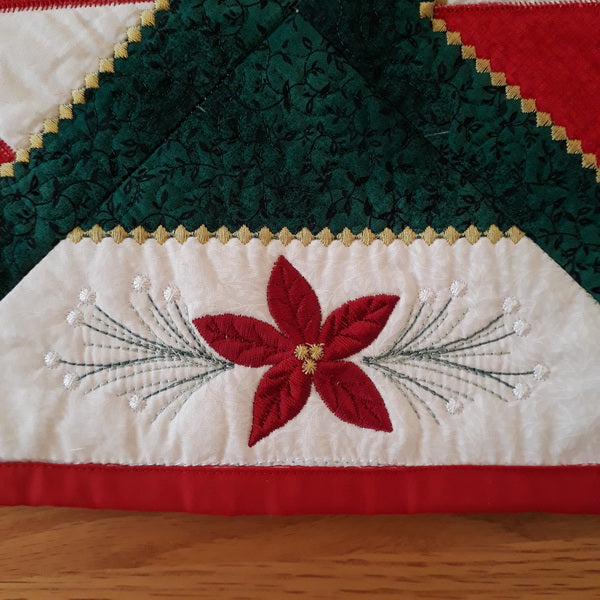 EW224 Peppermint Candy 2 Quilted Table Runner