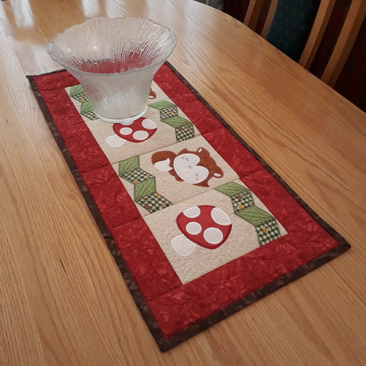 EW226  Country Charm Table Runner