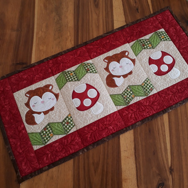 EW226 Country Charm Table Runner