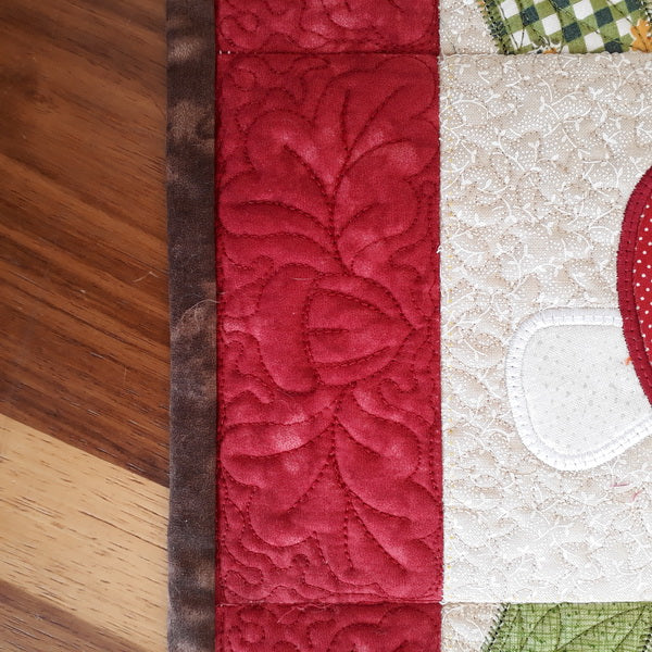 EW226 Country Charm Table Runner
