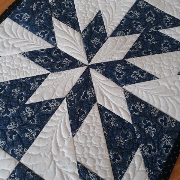 EW230 IHQ Large Hunter Star Table Runner