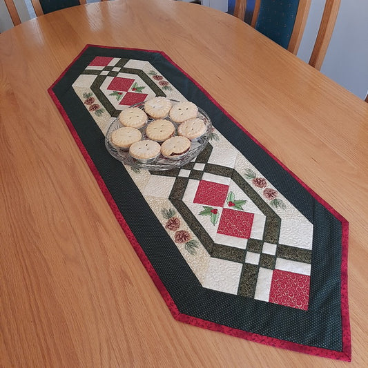 EW231  IHQ Pinecone Christmas Table Runner