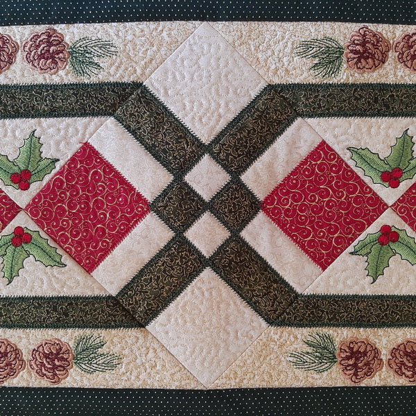 EW231 IHQ Pinecone Christmas Table Runner