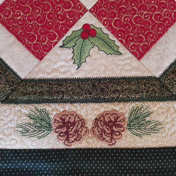 EW231 IHQ Pinecone Christmas Table Runner