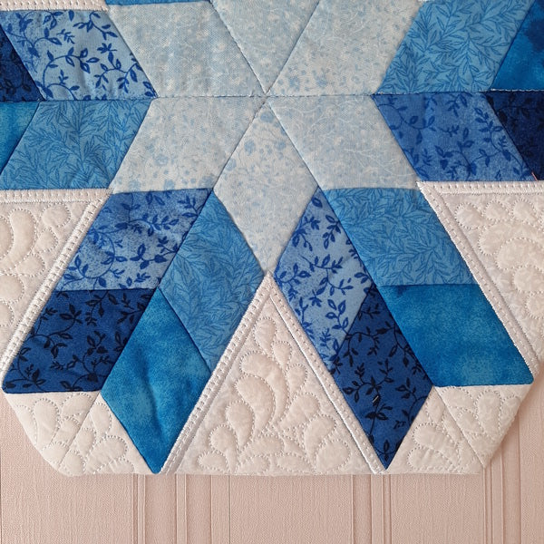 EW241 Snowflake Table Topper