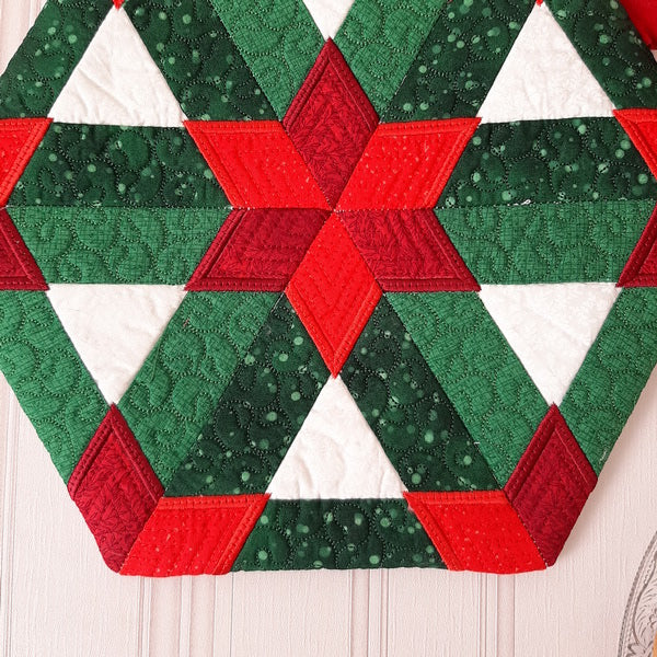 EW242 Christmas Table Topper