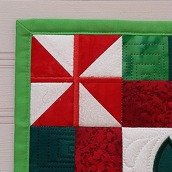EW245 Christmas Tree Table Topper