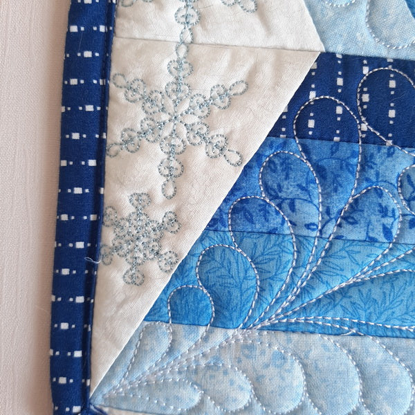 EW246 Winter Star Table Topper