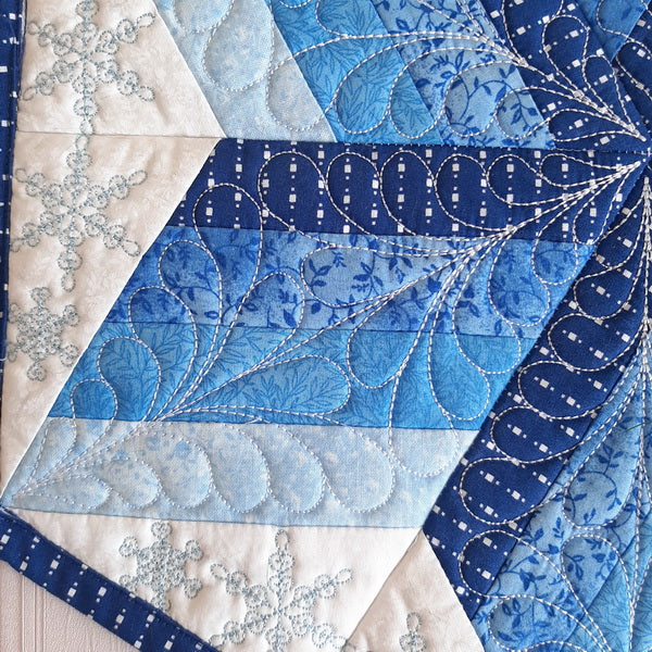 EW246 Winter Star Table Topper