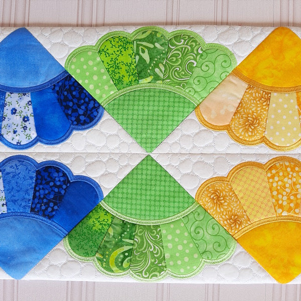 EW258 IHQ Dresden Table Runner