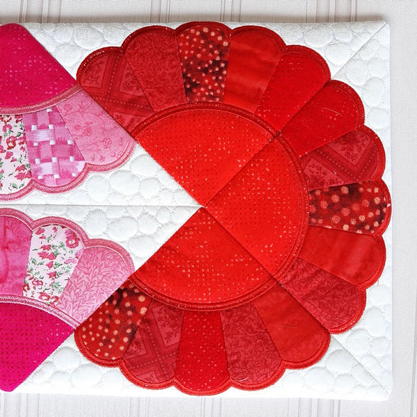 EW258 IHQ Dresden Table Runner