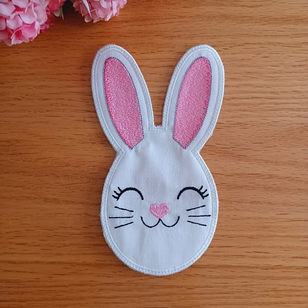 EW345 ITH Bunny Zipper Treat Pockets