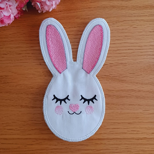 EW345 ITH Bunny Zipper Treat Pockets