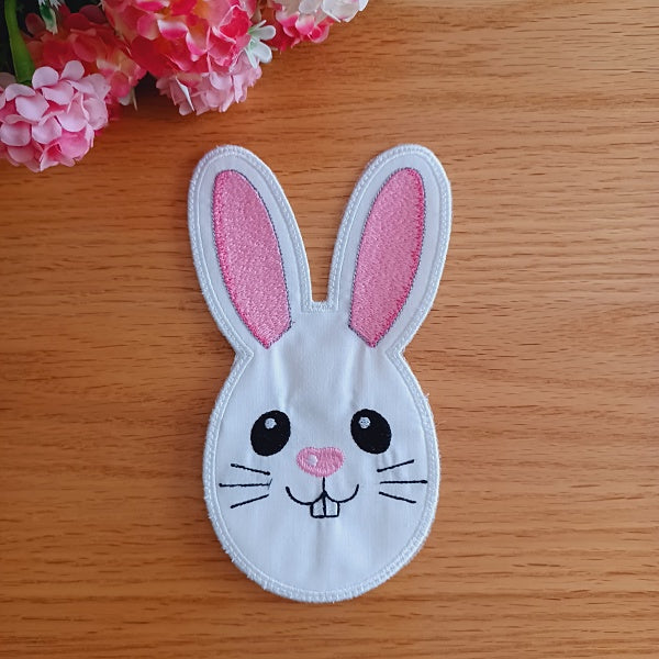 EW345 ITH Bunny Zipper Treat Pockets