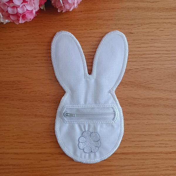 EW345 ITH Bunny Zipper Treat Pockets