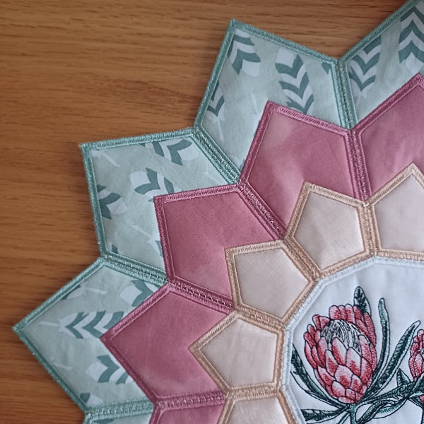 EW348 Botanical Proteas Table Topper 1