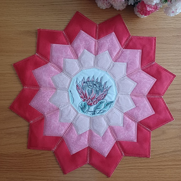 EW349 Botanical Proteas Table Topper 2