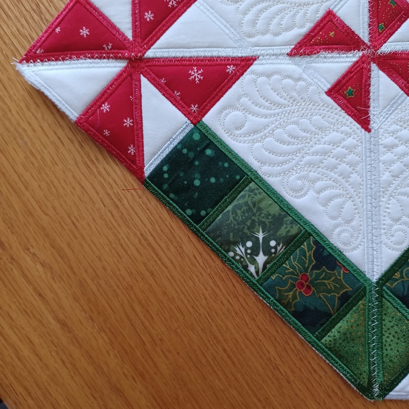 EW386 Peppermint Christmas Table Topper