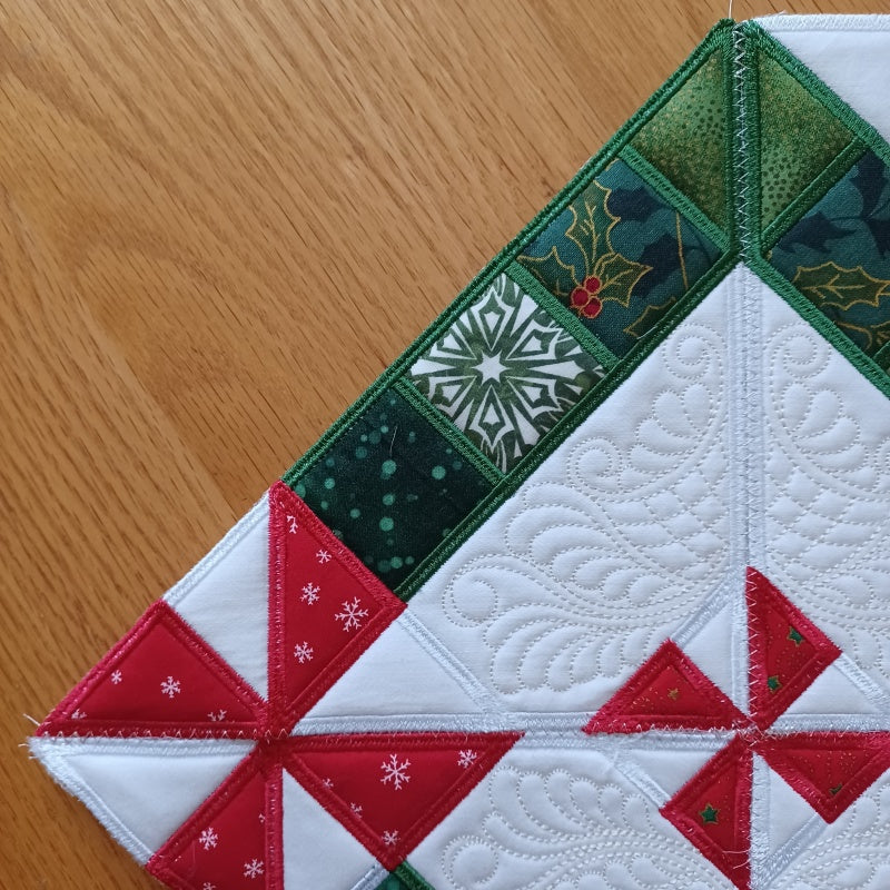 EW386 Peppermint Christmas Table Topper