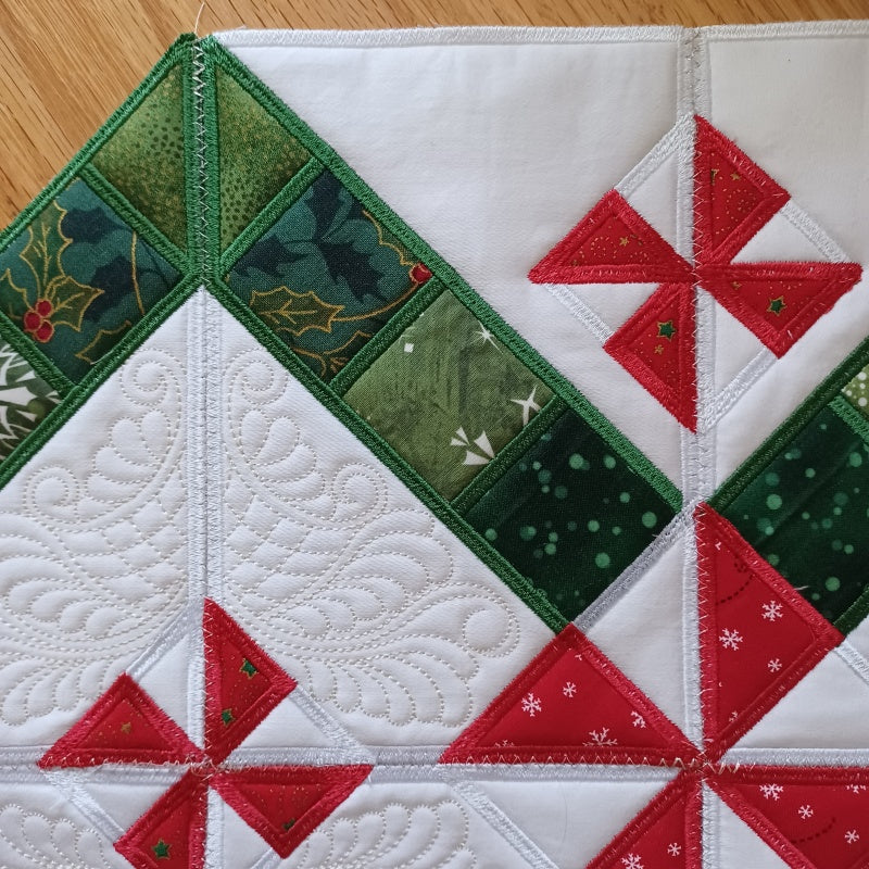 EW386 Peppermint Christmas Table Topper