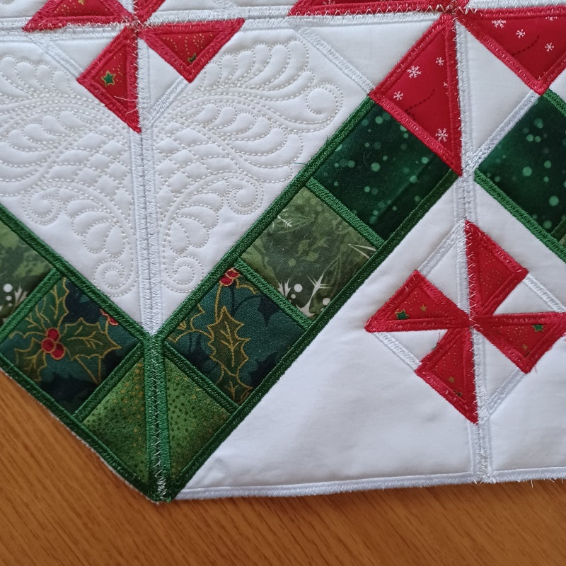 EW386 Peppermint Christmas Table Topper