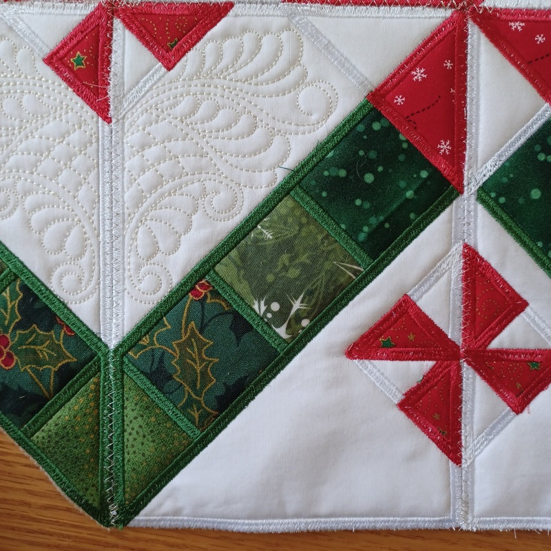 EW386 Peppermint Christmas Table Topper