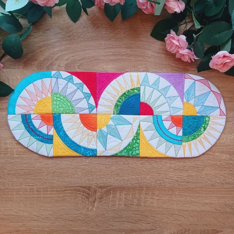 EW415 Medallion Table runner