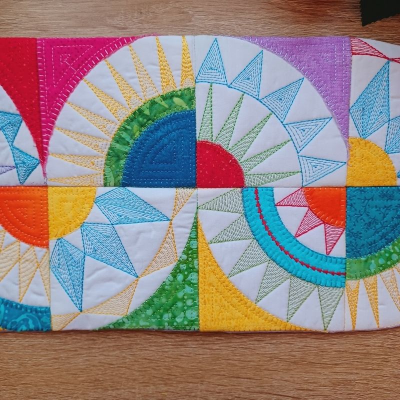 EW415 Medallion Table runner