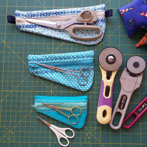 EWC143 ITH Zipper Scissor Pouches
