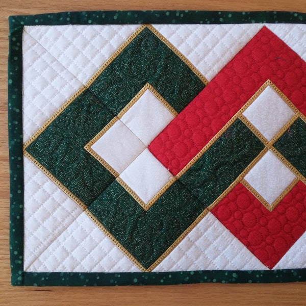 EWC146 Quilted Table Runner1