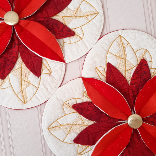 EWC156 3D ITH Poinsettia Table Topper