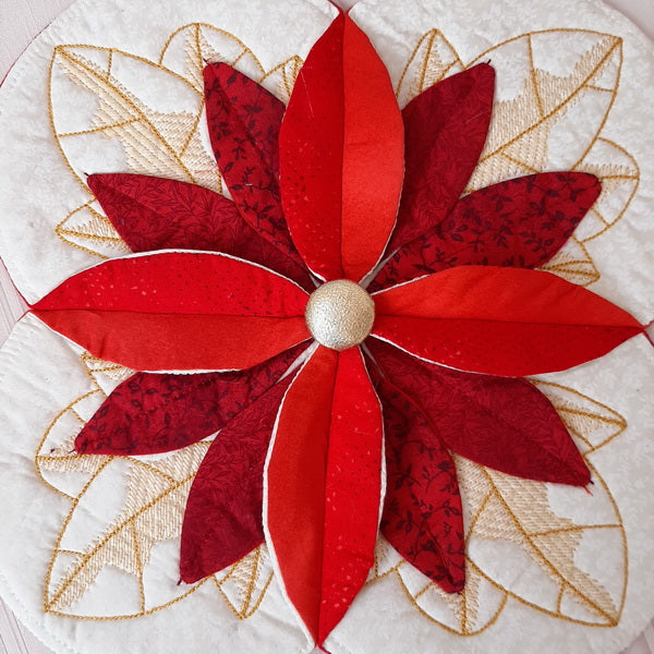 EWC156 3D ITH Poinsettia Table Topper