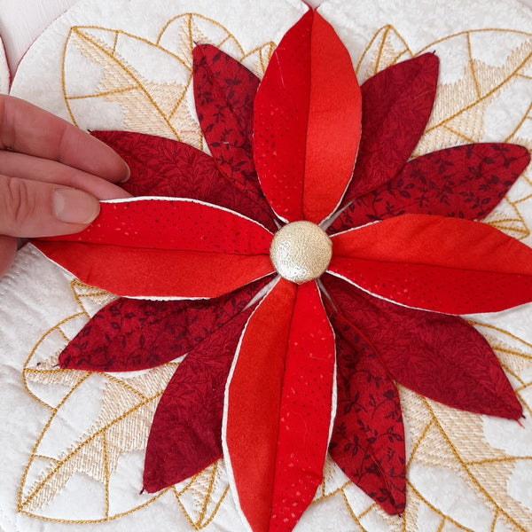 EWC156 3D ITH Poinsettia Table Topper