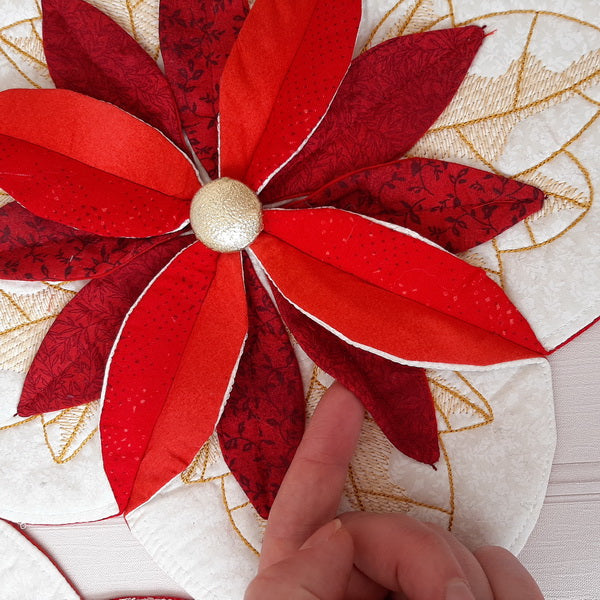 EWC156 3D ITH Poinsettia Table Topper