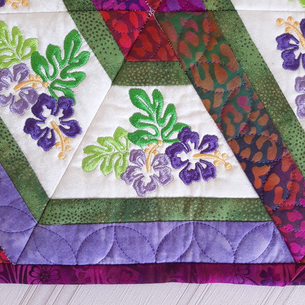 EWC158 Hibiscus Triangle Frenzy Table Runner