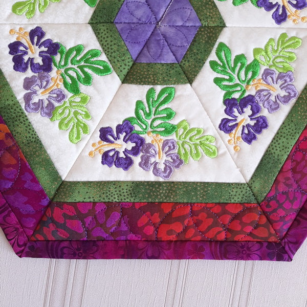 EWC158 Hibiscus Triangle Frenzy Table Runner