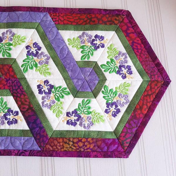 EWC158 Hibiscus Triangle Frenzy Table Runner