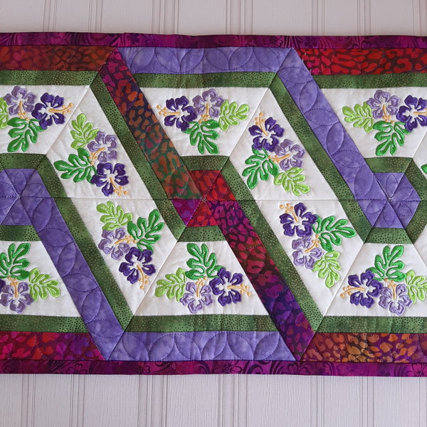 EWC158 Hibiscus Triangle Frenzy Table Runner